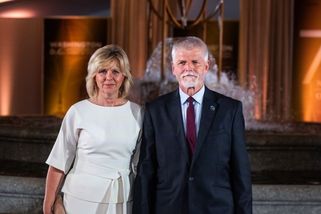 Glosa: Kouř signálu renty paní Pavlové štípe v očích